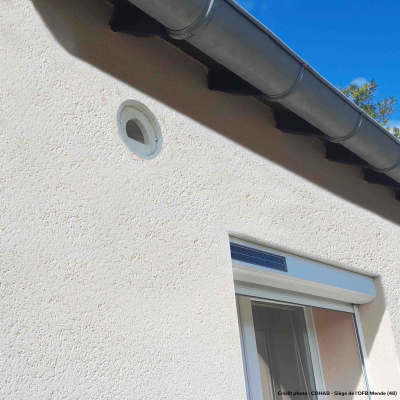Nichoir cylindrique à encastrer semi-ouvert