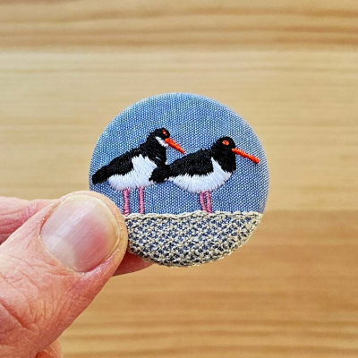 Broche brodée - Couple Huîtriers pie