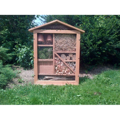 Hôtel à insectes géant pour auxiliaires