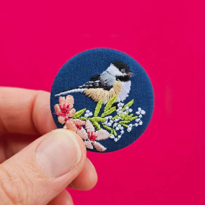 Broche brodée - Mésange nonnette