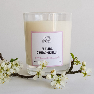 Bougie artisanale - Fleurs d'hirondelle (180g)