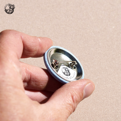 Broche brodée - Bourdon