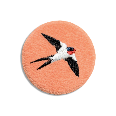 Broche brodée - Hirondelle rustique en vol