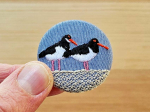 Broche brodée - Couple Huîtriers pie