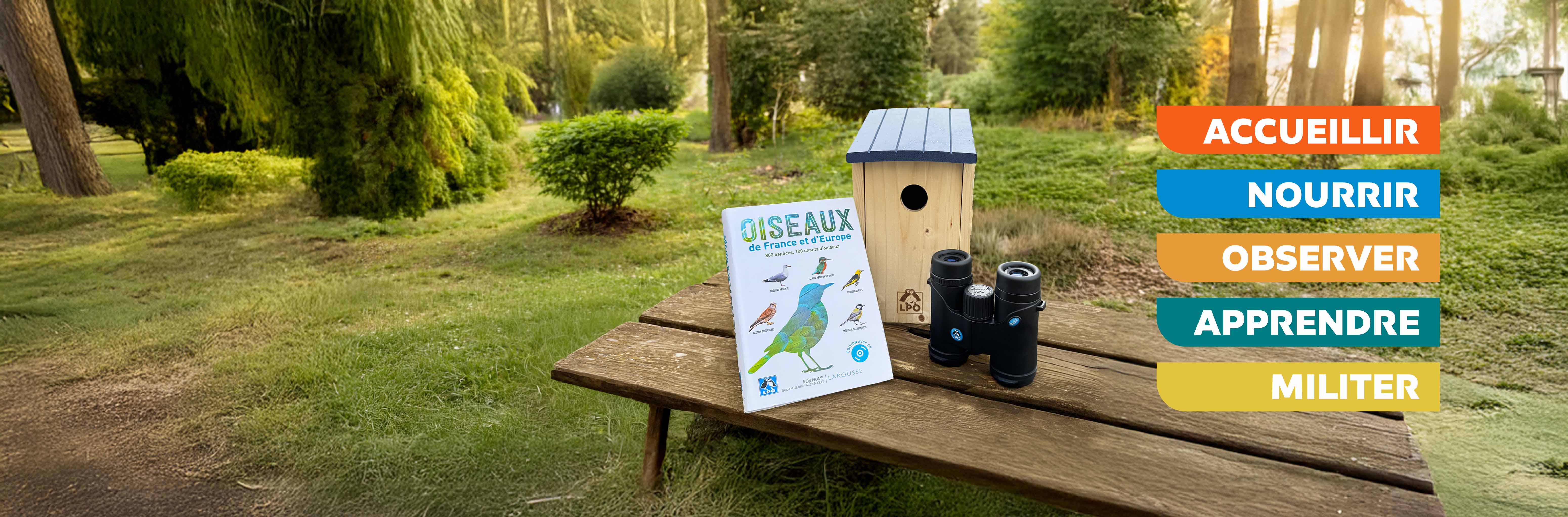 Livre guide oiseaux, nichoir bois et jumelles LPO sur une table en bois